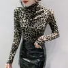 Kvinnors T-skjortor Fall Winter European Clothes Mesh T-shirt Chic Sexig Draped Print Leopard Women's Long Sleeve Tops Bottom Shirt 2022