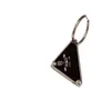 Célèbre conception Triangle boucles d'oreilles hommes boucle d'oreille cerceau femmes Triangle boucles d'oreilles noir et blanc fête bijoux ornements Simple élégant