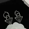 Pendientes de botón de diseño de lujo Moda para hombre Mujer Triángulo invertido P Incrustaciones de letras Diseñadores Joyas PE1 --03 Fiesta Regalo de San Valentín