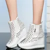 Sandaler Punk Creepers Women Hollow äkta läderkilar Hög häl Gladiator Kvinnlig sommarövergång Tå mode Sneakers