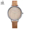 Shengke 2018 Nowe kreatywne zegarki dla kobiet Casual Fashion Wood zegarek skórzany prosty kwarcowy kwarcowy na rękopis Relogio Feminino305t