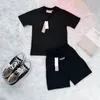 Tasarımcı ESS Bebek Çocuk Giyim Erkek Kız Giyim Essentials Yaz Lüks tişörtleri Ve Şort Eşofman Çocuk gençlik Kıyafetler Kısa Kollu Büzgü e36U # ayarlar