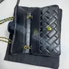 Bolsa de ombro clássica de luxo com aba de embreagem para meninos, bolsa de caviar de pele de cordeiro, bolsa de maquiagem WOC cosmética crossbody cc, 10a, bolsa de viagem de couro por atacado de designer, bolsa de viagem, bolsas Cleo