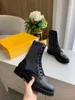 2023 Роскошные дизайнерские женщины Rockoko Black Leather Biker Boots с эластичной тканью Lady Combat Boot Bott