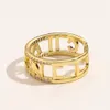 2024 Projektant biżuterii Europa i Ameryka w stylu Lady Love Pierścienie Kobiety Modna biżuteria ślubna Dostarcza złoto platowany miedziany palec regulowany paznokcie hurtowa