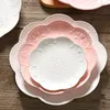 Assiettes en dentelle fleur Style européen, assiette Plate pour Steak occidental en relief, rond peu profond, os blanc pur, plateau à Dessert en porcelaine pour la maison