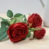 Dekorative Blumen fühlen sich echt an, 3 Köpfe, hohe Simulation, Latex, künstliche Rose, langer Zweig/Stiel, Handgefühl/Filz, Seiden-Hochzeitsblume, 6 Stück/Menge