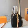 2022 Women messenger bag Classic Luxurys Designers Fashion Lady Totes handbags Speedy With Key Lock Shoulder Strap Dust Bag Designers Womens Bags