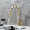 Küchenarmaturen, Wasserhahn, gebürstetes Gold, herausziehbarer Wasserhahn, schwarzer Abwärtsmischer, drehbares Waschbecken