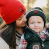 2 pc's vrouwen kinderen winter herfst schattige geborduurde petten label minnaars gebreide hoeden dikke capuchon slecht schattig konijn emmer hoed beanies hoed