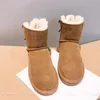 2023 buty Soft śnieg Wygodne owczą skórę Keep Warm Plush Buty projektant Style Współpracy Women Classic Fashion Bot Bow Platform