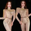 Stage Wear Frange dorate Body sexy con strass brillanti Festeggia il compleanno elasticizzato Vedi attraverso trasparente