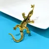 Brooches CINDY XIANG Lizard Preying On Moths Brooch Rhinestone Gecko Pin Animal Design Fashion Jewelry Winter Coat Accessories 3 Colors