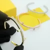 Europe Amérique Top Designer Bracelet Lady Femmes Laiton Gravé F Lettre Paramètres Diamants Carrés Or 18K Bracelet Ouvert 3 Couleurs