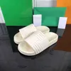 Дизайнерские сандалии Slider Sandals Женские тапочки пляжные пластырь с резиновыми шлепанцами для мужчин Женщины зеленый носительный носитель