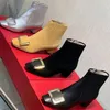 2023 Designer Dames Luxe Chelsea Mode Enkellaarsjes Klassiek Temperament Vierkante Kop Leer Casual Korte Laars Dame Metalen Gesp Zijrits Vierkante Hak Schoenen