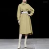 Trench feminina Casacos outono 2022 Temperamento feminino Retro Cantura Longa Manga Verde Slim Slim Over Knee Tide