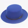 Basker retro män kvinnor platt topp ull filt fedora hattar med bältesspänne dekorerade damer trilby båt hatt brim chapeau