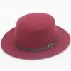 Basker retro män kvinnor platt topp ull filt fedora hattar med bältesspänne dekorerade damer trilby båt hatt brim chapeau