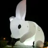 Coniglio gonfiabile gigante da 13,2 piedi Il modello del coniglietto di Pasqua invade gli spazi pubblici di tutto il mondo con la luce a LED