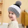 Baby stickad pompom beanie hattar vinter stickad kontrast färg rand hatt barn varm virkning mössor utomhus mössa m4220