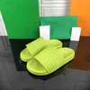 Дизайнерские сандалии Slider Sandals Женские тапочки пляжные пластырь с резиновыми шлепанцами для мужчин Женщины зеленый носительный носитель