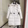 designer feminino estilo longo jaqueta bordada distintivo feminino inverno hairball cintura afunilada casaco puffer jaquetas cor feminina branco preto tamanho 1/2/3/4