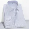 Herrklänning Skjortor Herrskjorta Mode Randig Business Kläder Krage Långärmad Casual Chemise Kvalitet Slim Fit Bröstficka Tuxedo