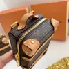 Luxuriöse Designer-Unisex-Schlüsselmappe mit farbigem Buchstaben, Reißverschluss, Mini-Box-Taschen, Geldbörsen mit Schlüsselanhänger, berühmte Marke, Geldbörsen für Männer und Frauen, Clutch-Taschen, Tragetaschen mit Anhänger