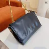Moda Sacola Feminina Designer Bolsa de Compras 2022 Nova bolsa de couro capacidade original grande bolsa de viagem de corrente de metal