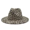 Bérets 2023 Mode d'hiver Impression Léopard Jazz Fedoras Hommes Femmes Vintage Trilby Cap Loisirs Grand Bord Feutre Panama Chapeau