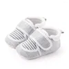 Första vandrare 2022 Chirldren Casual Shoes Stripe Baby Boys Girls Breattable Anti-Slip Sneakers Toddler Soft Soled For 0-12m