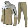 2022 Designer Thin Mens Outdoor Jackets Sportswear Tech Tech Fleece Pantsuitove Sportwear Pantuits Volous One Zip Men Camoufl5736434