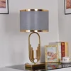 Bordslampor modern enkelhet skrivbord lampa sovrum sovrum nordisk kreativ smidesj￤rn inomhus varm gifta dekorativa ljus