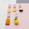 Keychains 1 PC Resin Fruit Instant Noodle Keychain Key Ring Unisex Geschenken Unieke grappige creatieve Peach Pineapple Food Bag auto