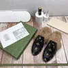 Kvinnor Flat tofflor Luxury Woolen Shoes Wool Grand Fashion Foam Personligt Hotell inomhus tofflor Spring och Autumn Cotton Tyg 35-41