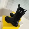 Martin F F Boots Knight Boot Açık Bootie Lüks Tasarımcı Moda İnek Deri Deri Üst Seviye Üst Seviye Kalite Dantelleri Ayarlanabilir fermuar Açılış Siyah Bayanlar