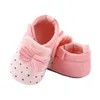 Första vandrare 0-18m babyflickor Bowknot Crib Shoes Solid Color Pink Soft Sole Plat Anti-Slip Hook Loop Cotton Walker