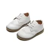 أحذية رياضية عالية الجودة للأطفال أحذية جلدية الأولاد تنفس طفل طفل صغير مسطح من الدانتيل الترفيهي حذاء رياضة C12214 221102