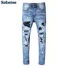 Mäns jeans sokotoo herr strass kristall lapptäcke ljusblå rippade jeans smala passande mager stretch denim byxor t221102