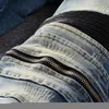 Jeans pour hommes Sokotoo Jeans de motard patchwork en cuir PU pour hommes Fermetures à glissière rétro pantalon slim en denim stretch bleu clair T221102