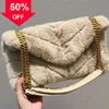 Toppdesigner handväskor axel crossbody väska på läder höst och vinter ny hår mode väska hög textur tyg topp tillverkare låg pris direktförsäljning