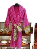 Popular cotton bathrobe for couples velvet jacquard logo fadeless material 100% imported Egyptian cotton American customers can send it free of charge by FedEx.