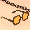 Solglasögon unika med kedjeuppsättning kvinnor 2022 varumärke polygon fyrkantiga solglasögon kvinnliga vintage punk glasögon män höft nyanser