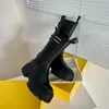 Martin F F Boots Knight Boot Açık Bootie Lüks Tasarımcı Moda İnek Deri Deri Üst Seviye Üst Seviye Kalite Dantelleri Ayarlanabilir fermuar Açılış Siyah Bayanlar