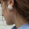 Stud -oorbellen kralen parelbloemcluster voor vrouwen witte kleurverklaring vintage handgemaakt juwse 2022