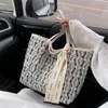 Kvinnor Tote Axelväskor Lyxig stor kapacitet Purse Fashion Designer Knit Girl Handväskor Kopplingsväskan HBP