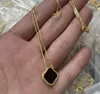 Butikler Vintage Kolye Van Yonca Kolyeleri Klasik Cleef Motif Çiçek 4 Yaprak Kadınlar İçin Pearl Tasarımcı Kolyeleri Erkek Zincir Sevgilisi Kolyeler Mücevherat