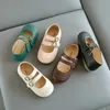 Tênis sapatos de couro infantil retro hollow de fundo macio de lã de madrias Princesa PU PUN NÃO REMOTIVO SANDALS CASUAL DO CASUAL DE CRIANÇAS 221102