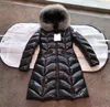 Женское пальто, дизайнерское модное роскошное брендовое женское пуховик с вышитым значком, зимнее пальто из саржи с длинным меховым воротником, женское